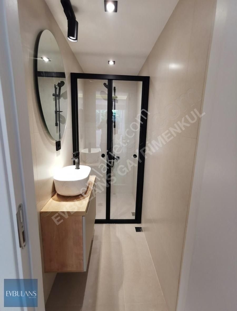 Bostanlı Sahile Yürüme Mesafesinde Ara Kat Kapalı Mutfak 3+1