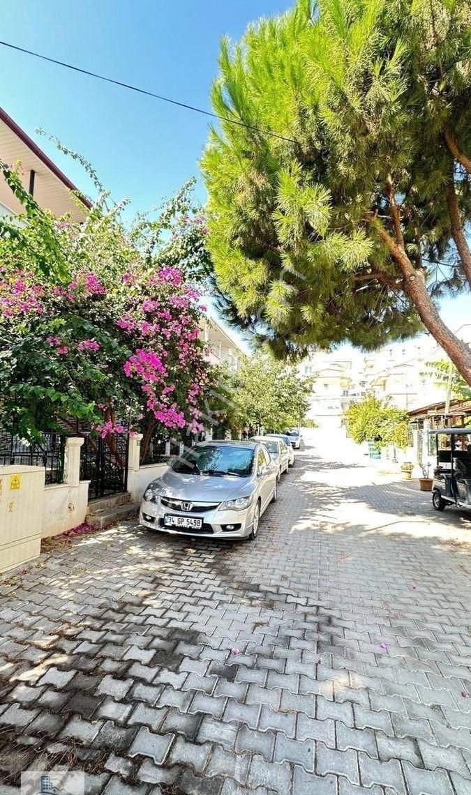 Altınkumda Denize Yürüme Mesafesinde Site İçerisinde Bahçeli Geniş Teraslı 3+1 Villa - Görsel 8