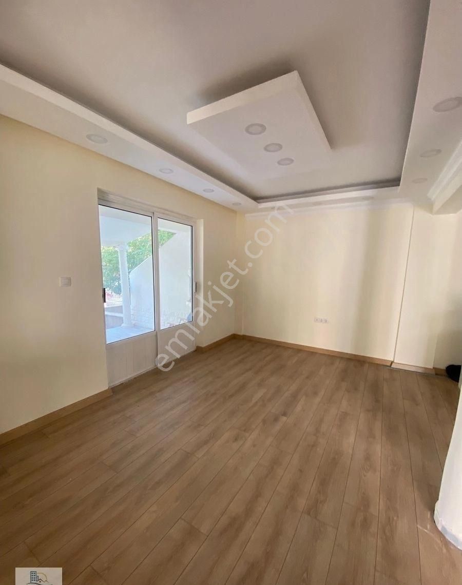 Altınkumda Denize Yürüme Mesafesinde Site İçerisinde Bahçeli Geniş Teraslı 3+1 Villa - Görsel 3