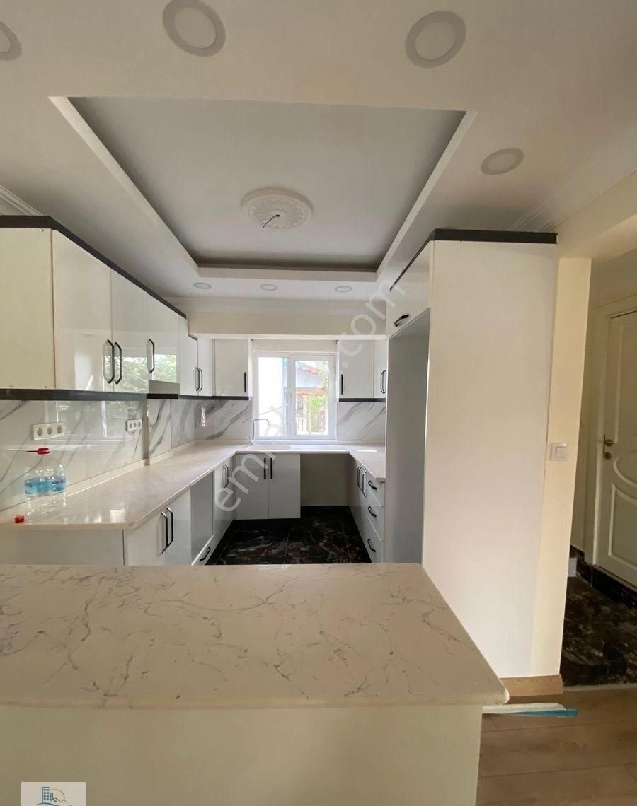 Altınkumda Denize Yürüme Mesafesinde Site İçerisinde Bahçeli Geniş Teraslı 3+1 Villa - Görsel 11