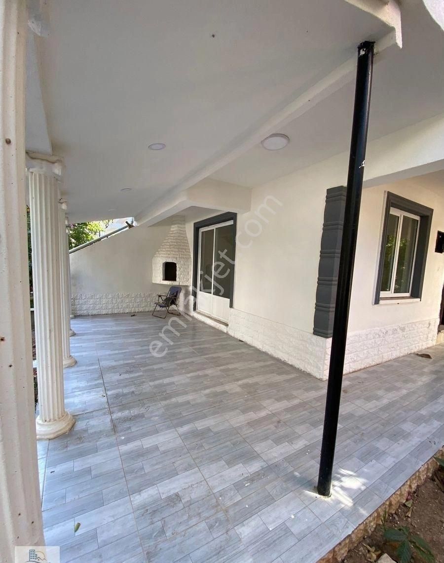 Altınkumda Denize Yürüme Mesafesinde Site İçerisinde Bahçeli Geniş Teraslı 3+1 Villa - Görsel 6