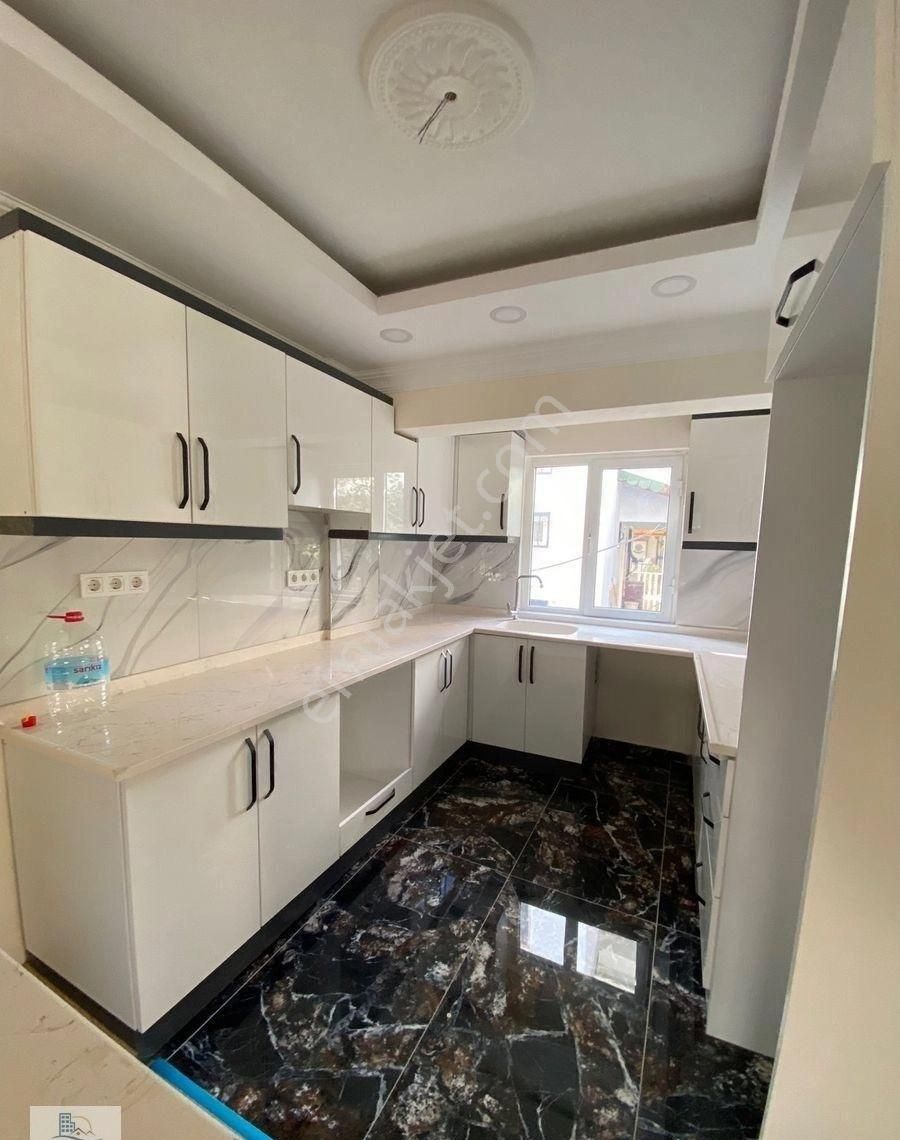 Altınkumda Denize Yürüme Mesafesinde Site İçerisinde Bahçeli Geniş Teraslı 3+1 Villa - Görsel 25