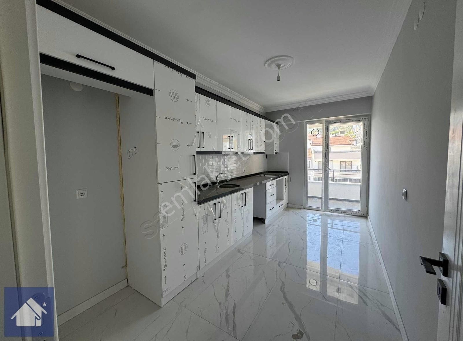 *yiğit Emlak Armutlu'dan*yılandar Mevkiinde*denize Çok Yakın*2+1 - Görsel 2