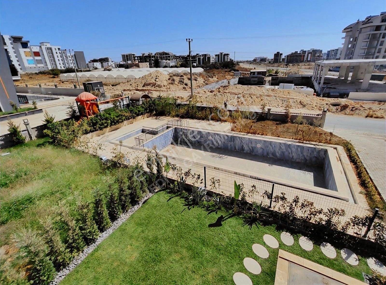 Aksu Altıntaş Mah. Sıfır Havuz Cepheli 2+1 Katta Daire - Görsel 12