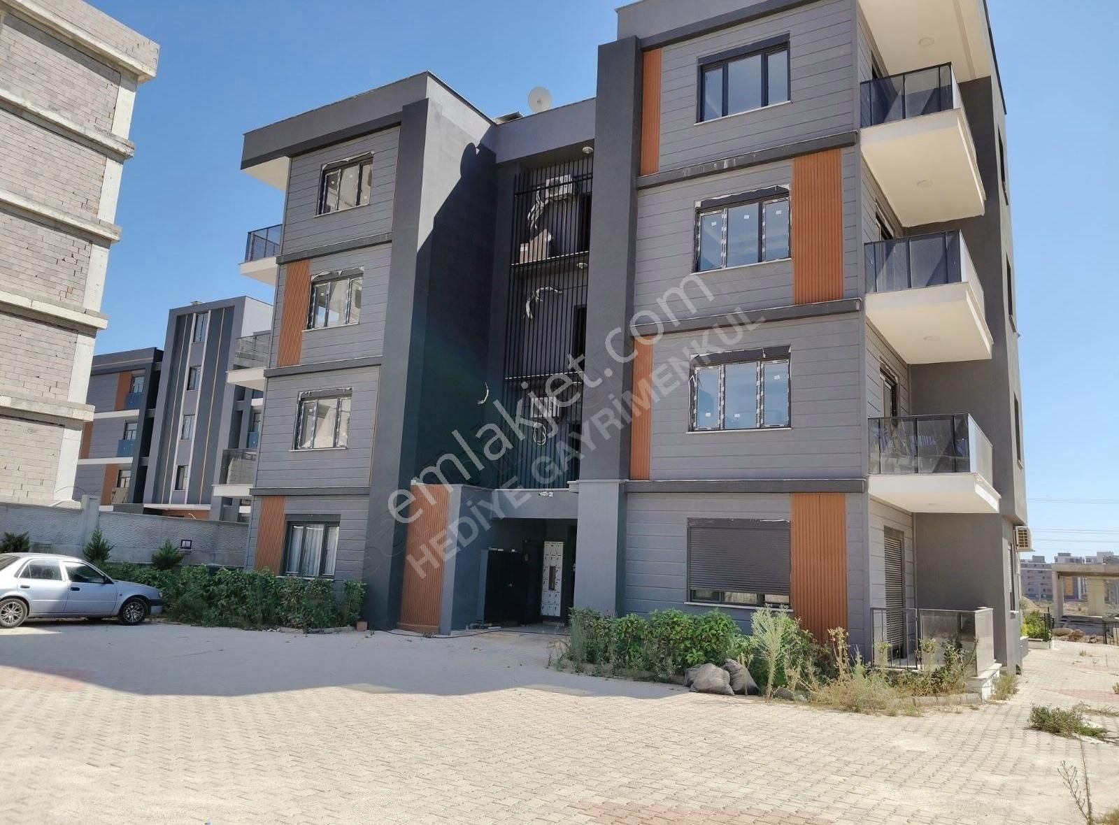 Altıntaş Mah. Sıfır Havuzlu 1+1 3. Katta Daire