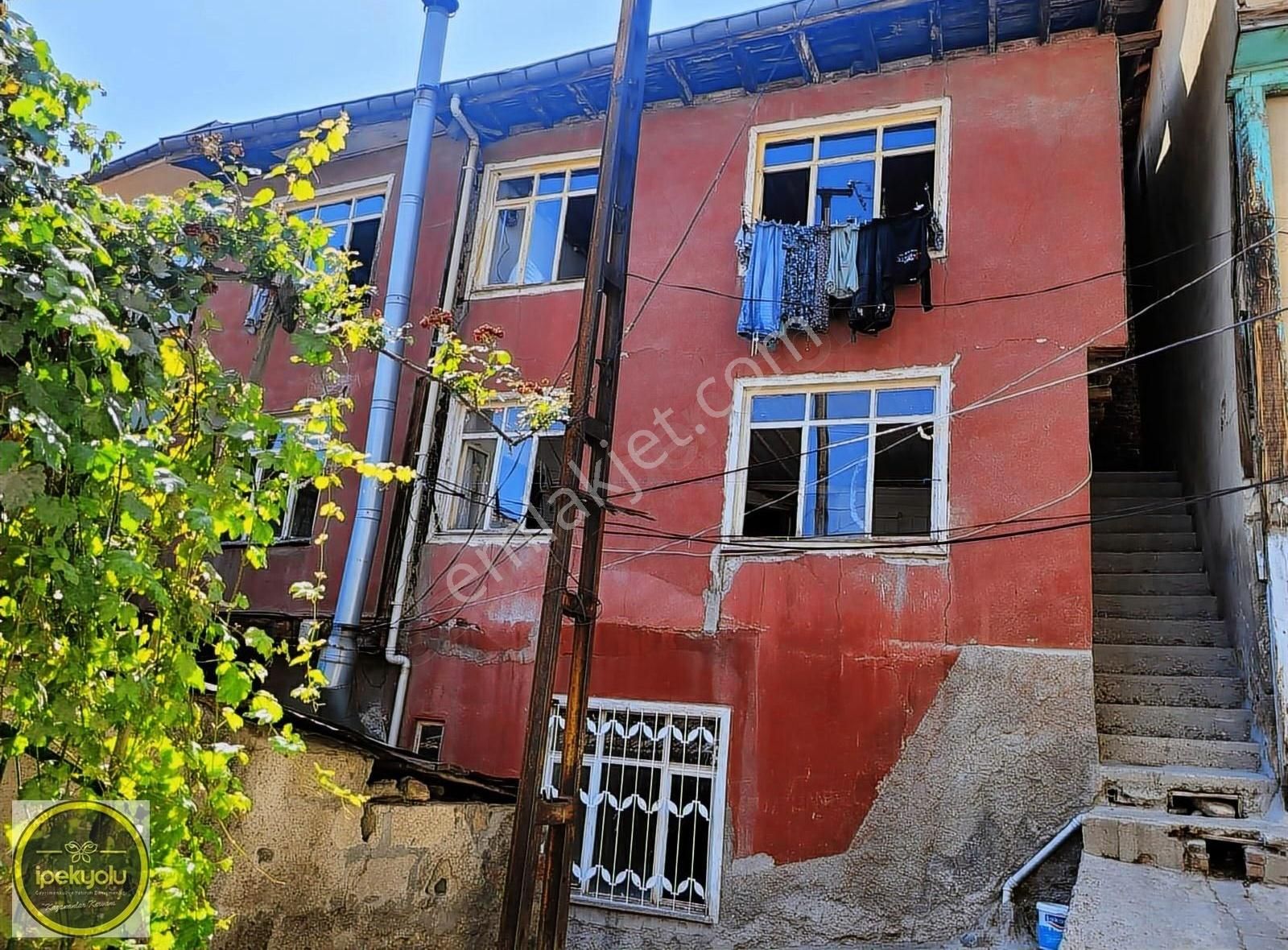 İpekyolundan Cumhuriyette 2 Katlı Komple Satılık Ahsap Ev - Görsel 3