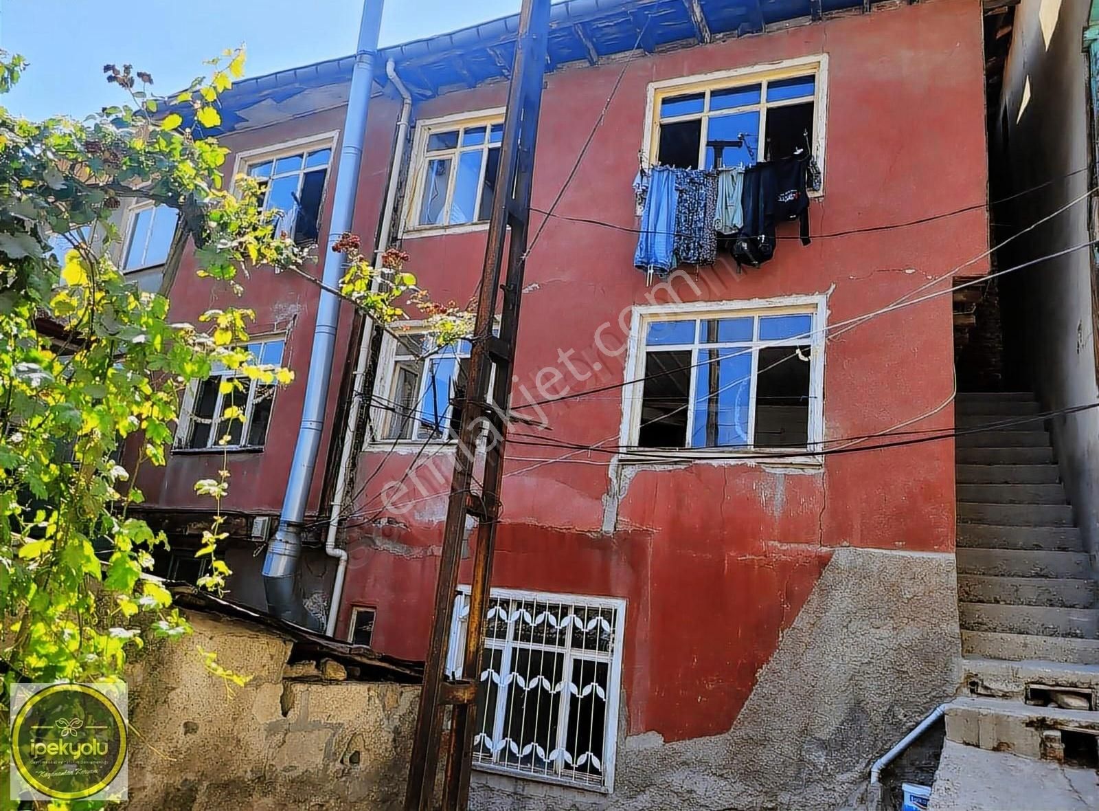 İpekyolundan Cumhuriyette 2 Katlı Komple Satılık Ahsap Ev - Görsel 2