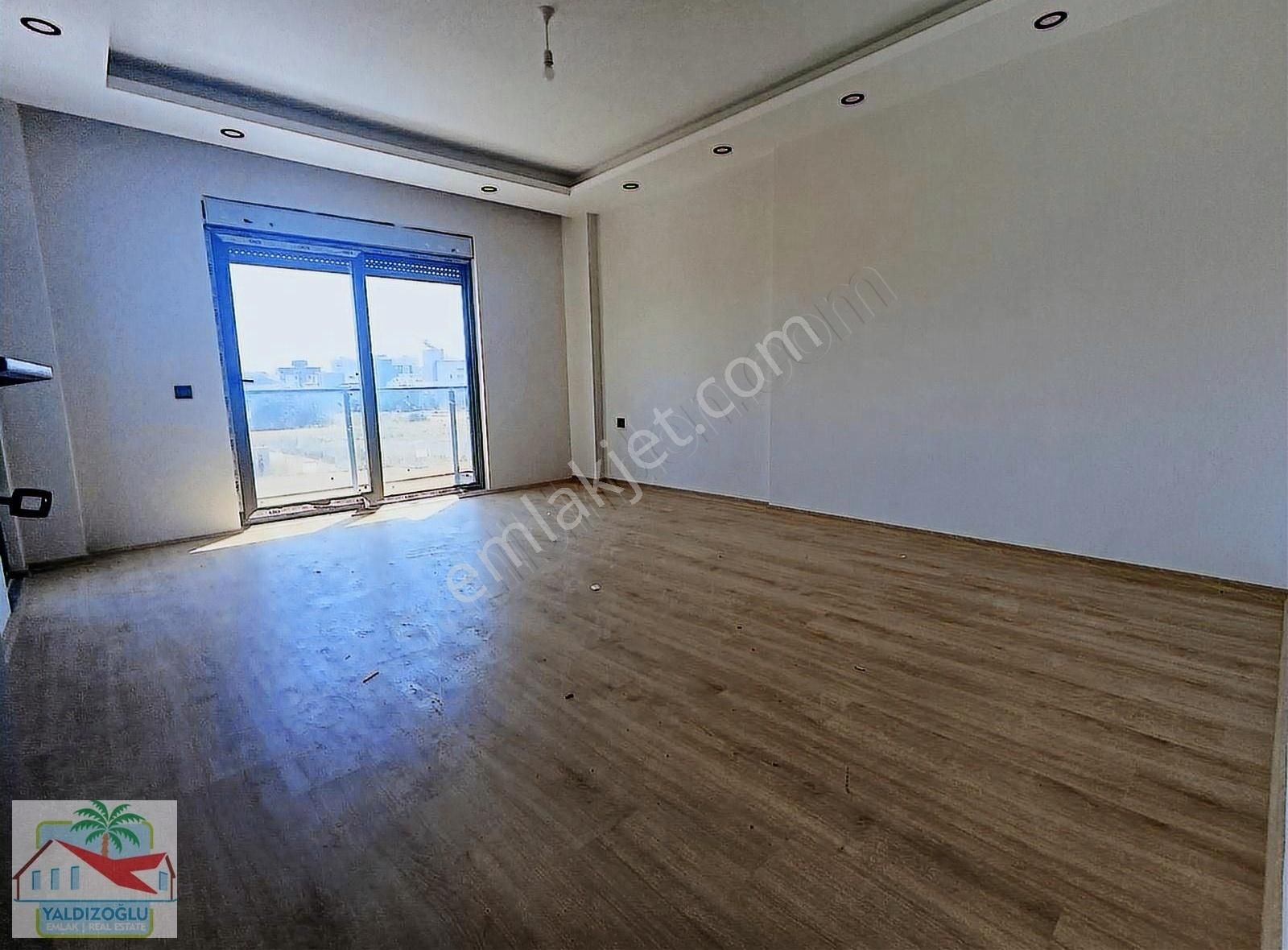 Bahçeyaka'da Havuzlu Sitede Satılık Sıfır 2+1 Arakat Daire