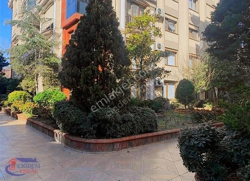 Çiğdem Emlaktan Çağdaş Konaklarında Satılık 4,5+1 - Görsel 13