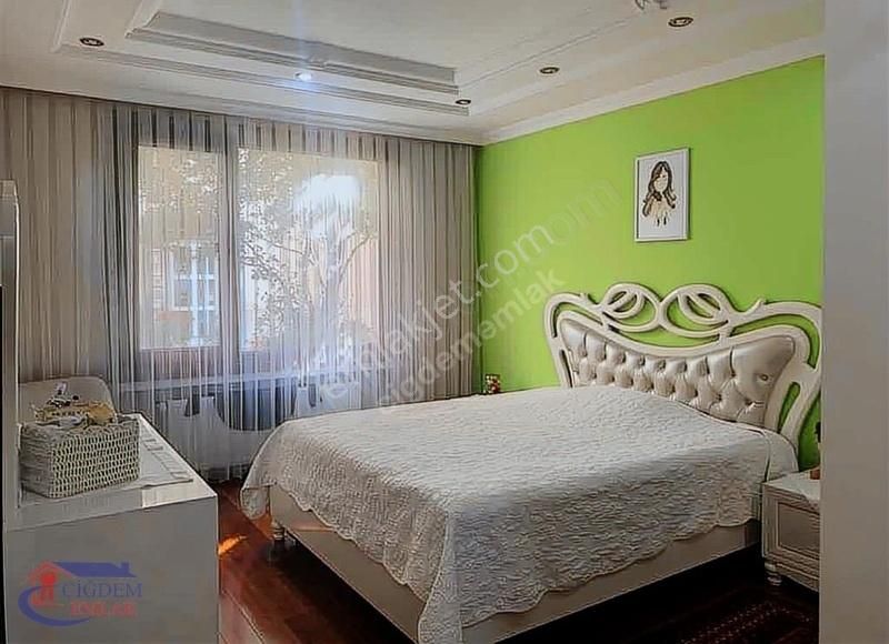 Çiğdem Emlaktan Çağdaş Konaklarında Satılık 4,5+1 - Görsel 3