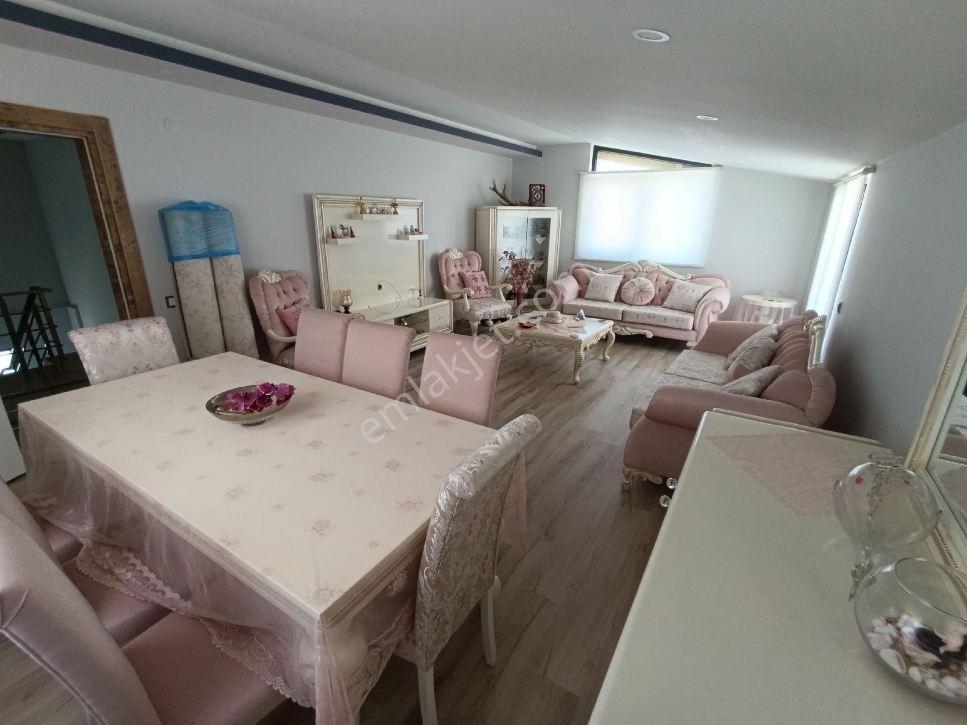 Bahçeyaka'da Merkeze Yakın Satılık 3 Katli Villa - Görsel 23