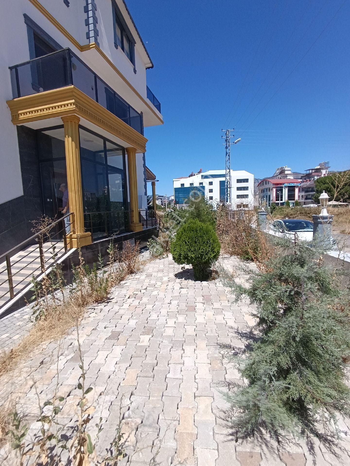 Bahçeyaka'da Merkeze Yakın Satılık 3 Katli Villa - Görsel 29