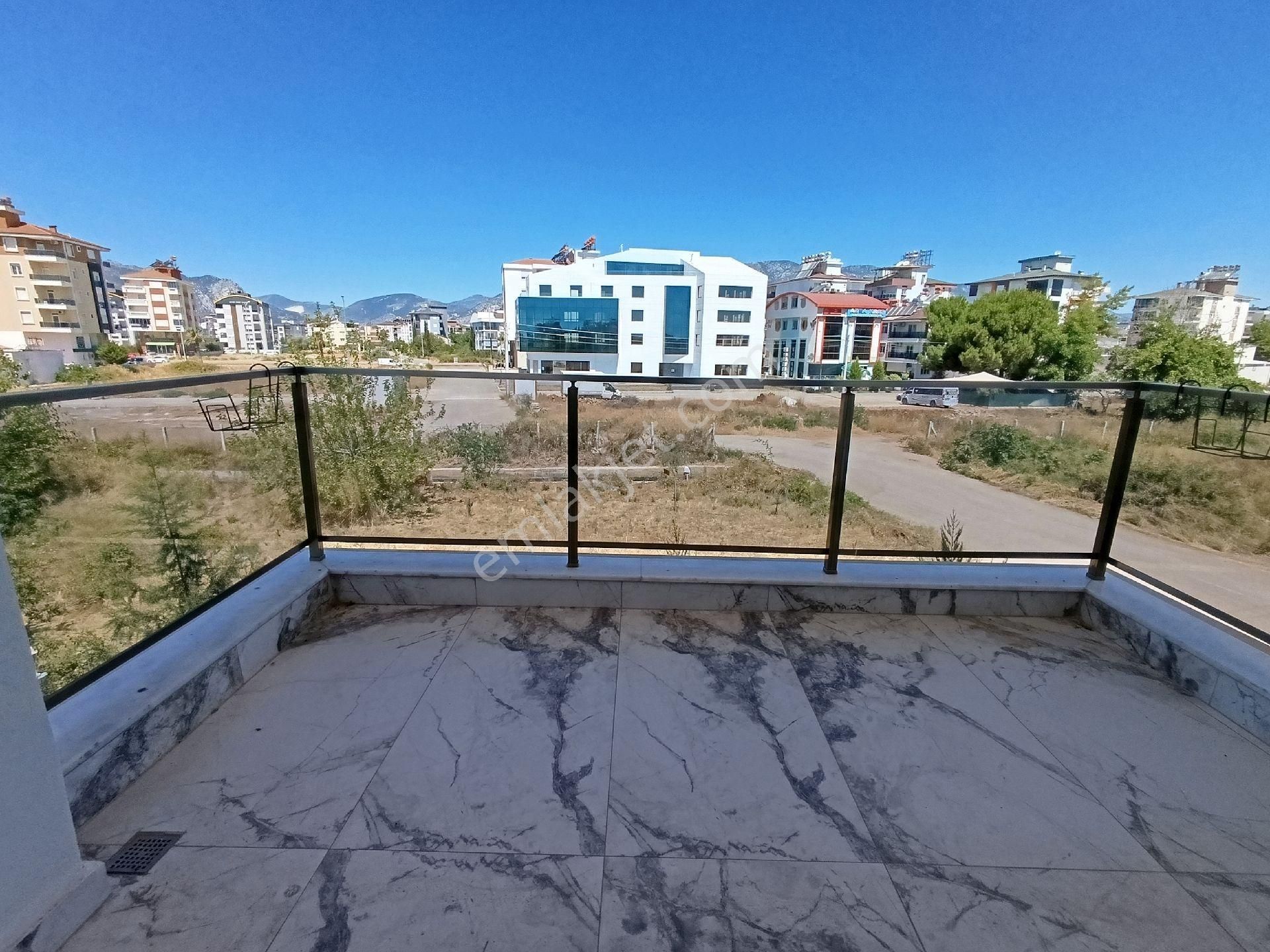 Bahçeyaka'da Merkeze Yakın Satılık 3 Katli Villa - Görsel 17