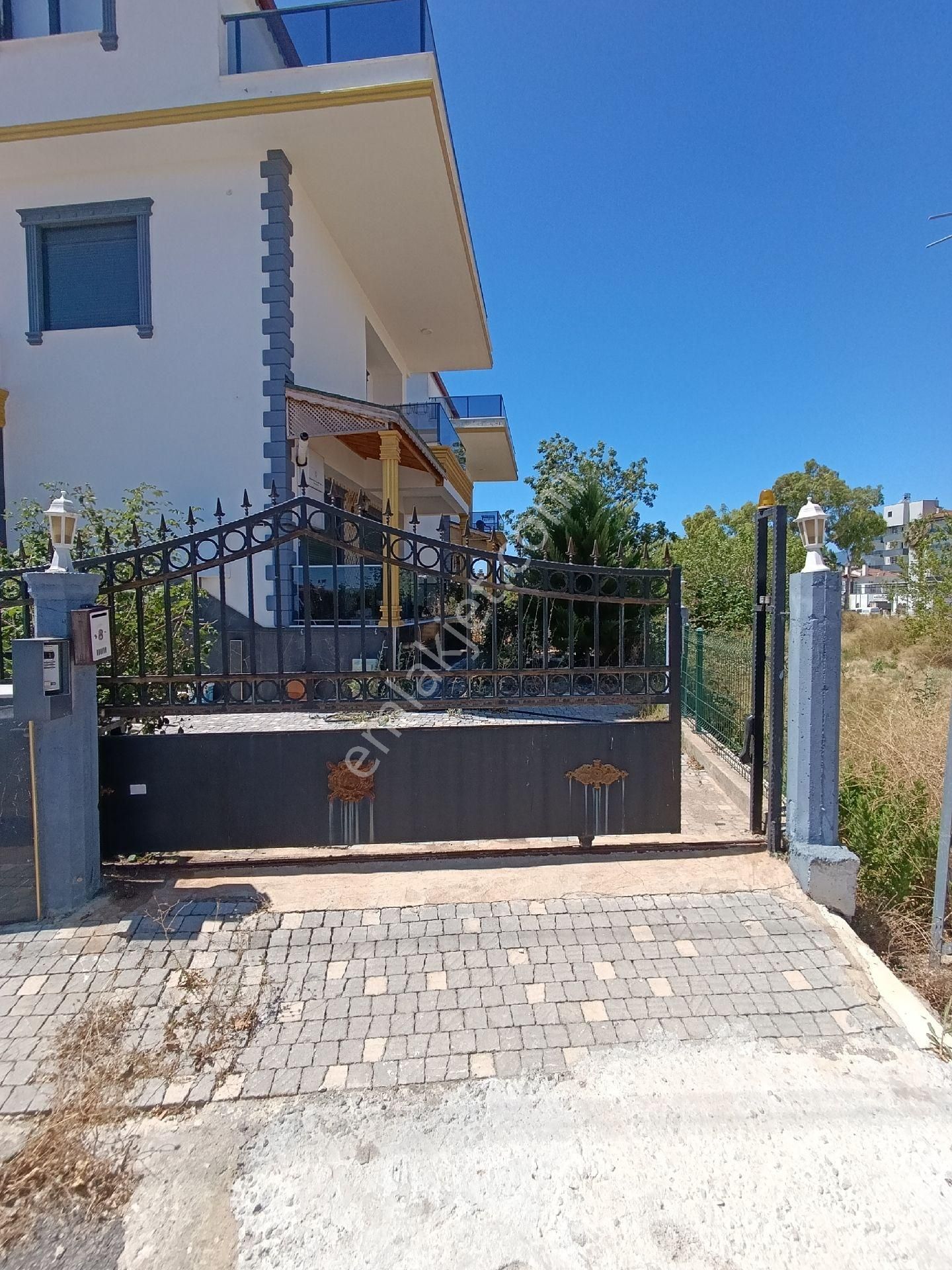 Bahçeyaka'da Merkeze Yakın Satılık 3 Katli Villa - Görsel 26