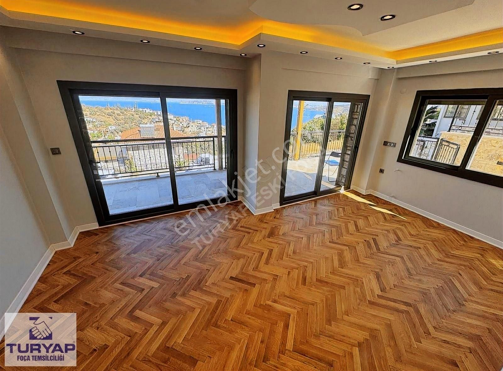 Turyap'tan Yenifoça Donatkent'te Satılık Lüks 5+1 Triplex Villa - Görsel 2