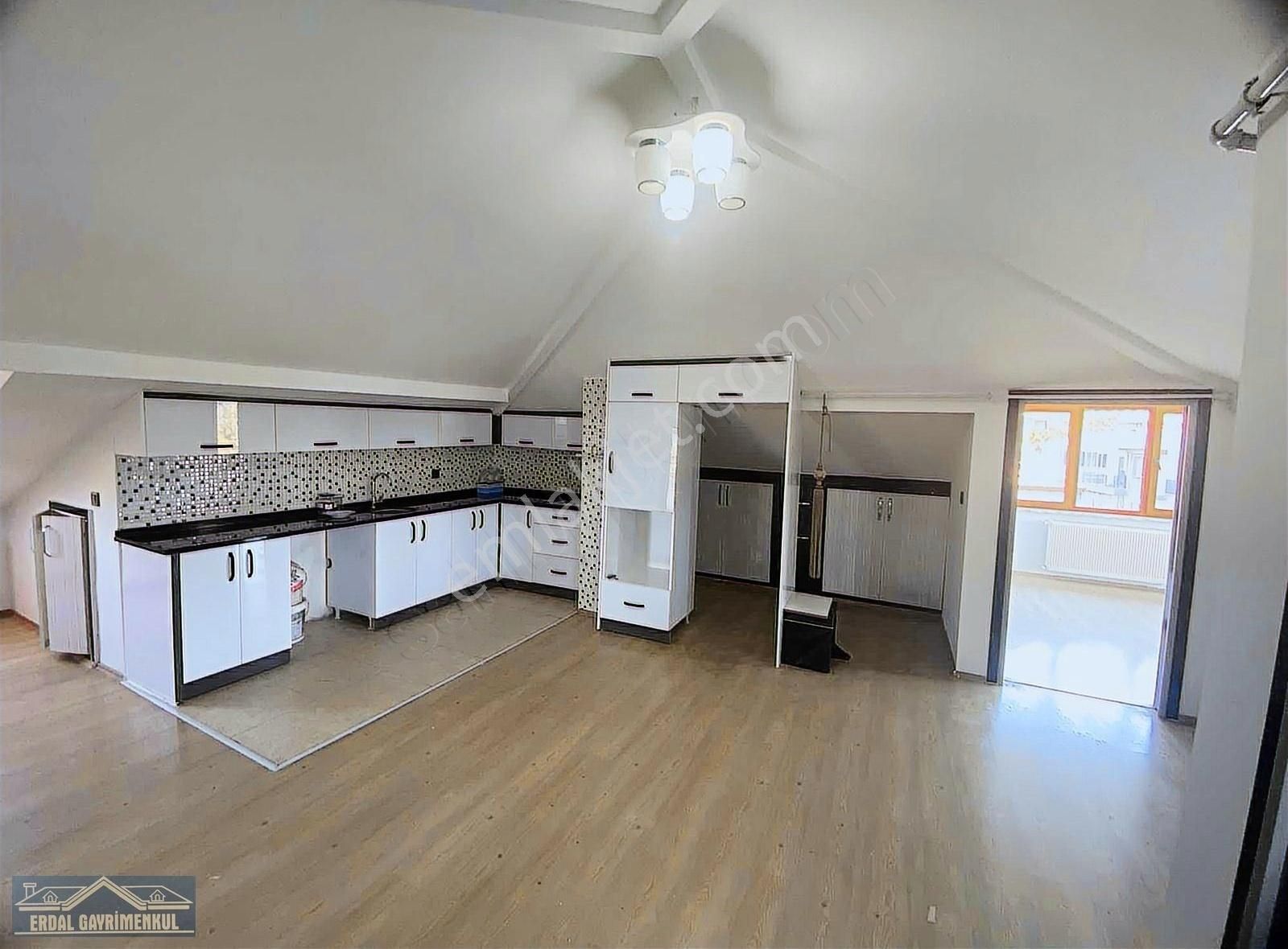 İçi Yenilenmiş Masrafsız 3+1 Daire - Görsel 2