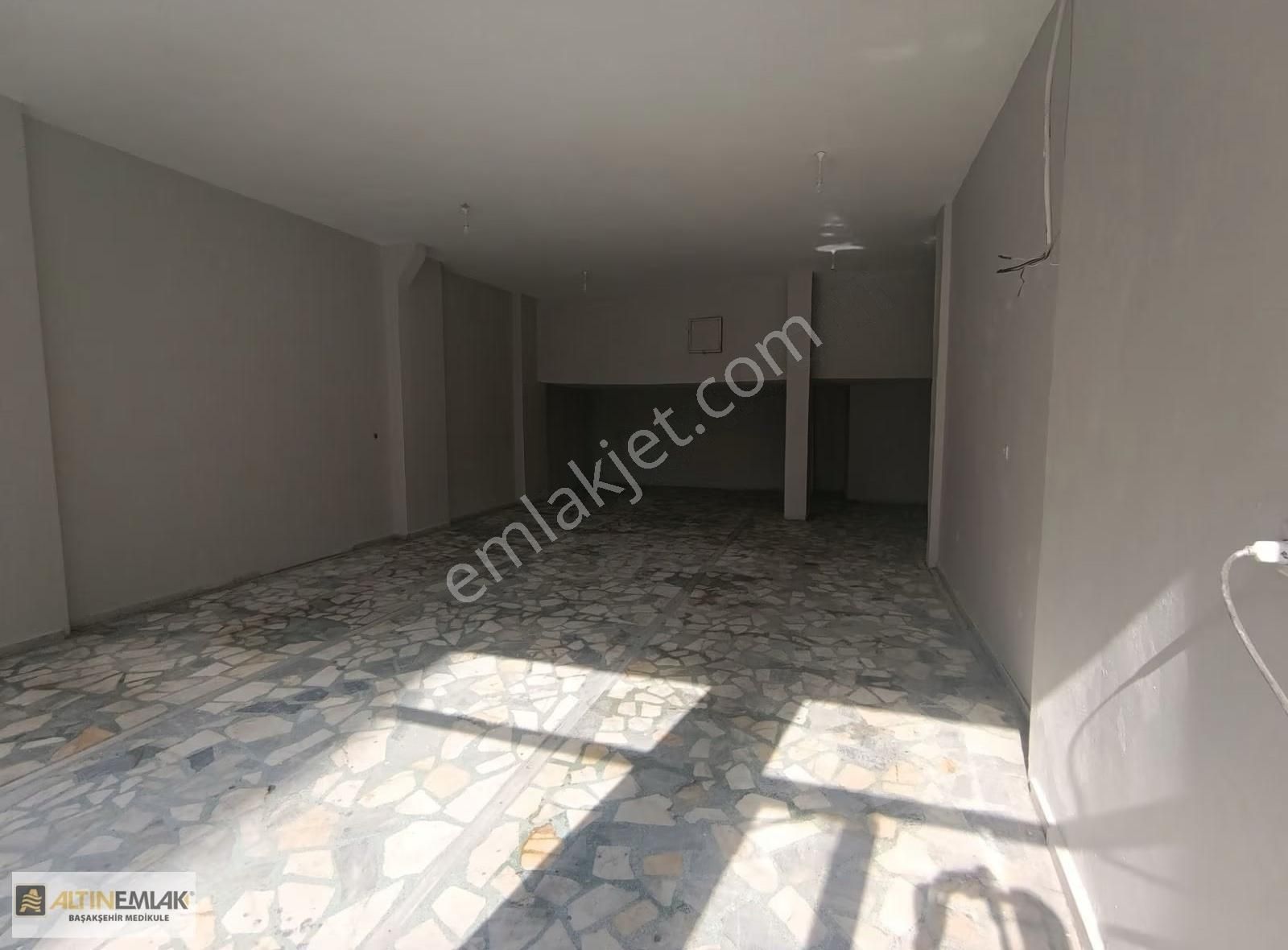 Bağcılar Asfalttında Üç Adet Kiralıkdükkan - Görsel 3