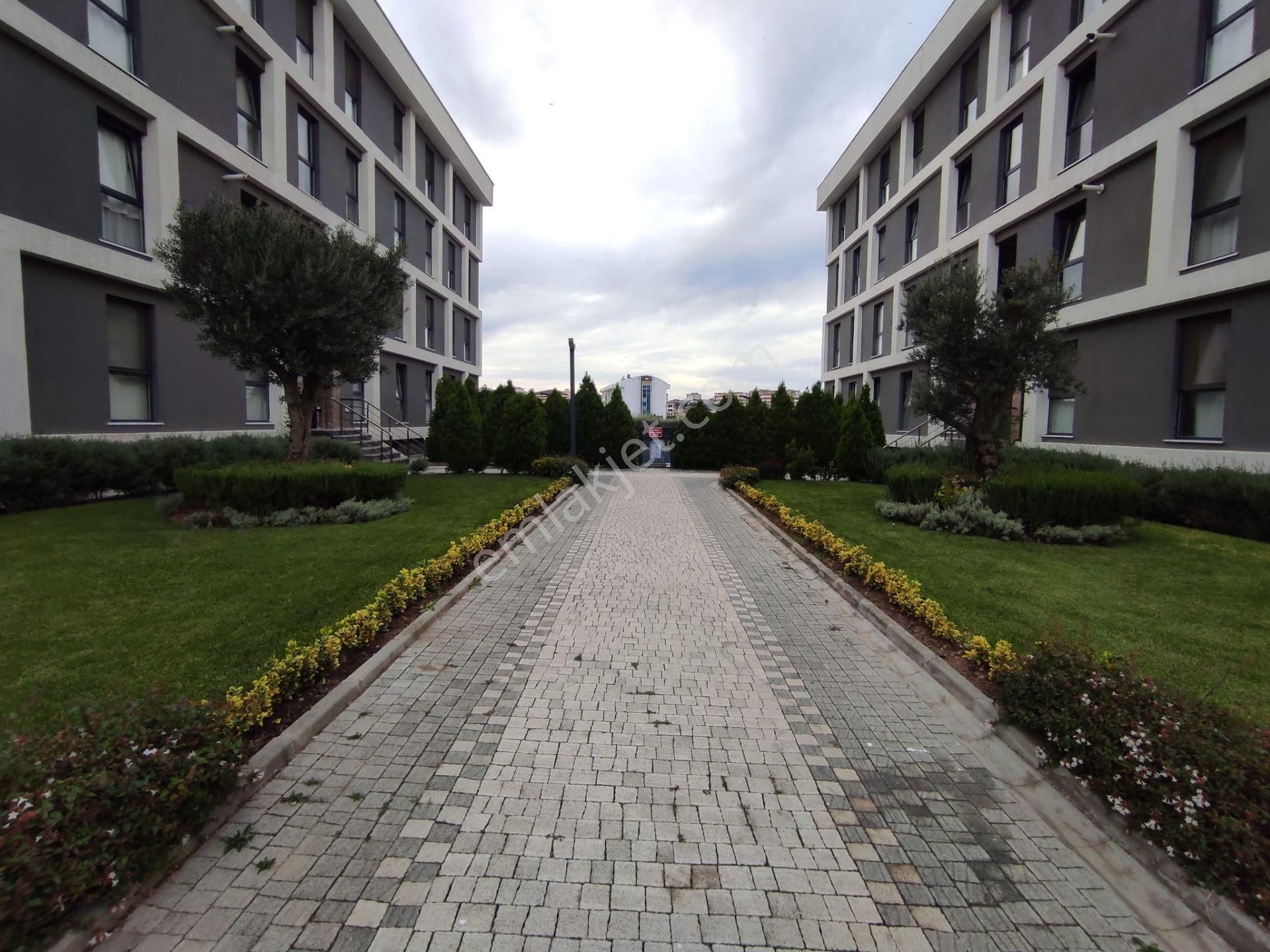 Yenidoğan Da Havuzlu Açık Otoparklı Az Katlı Sitede 1+1 Eşyalı - Görsel 8