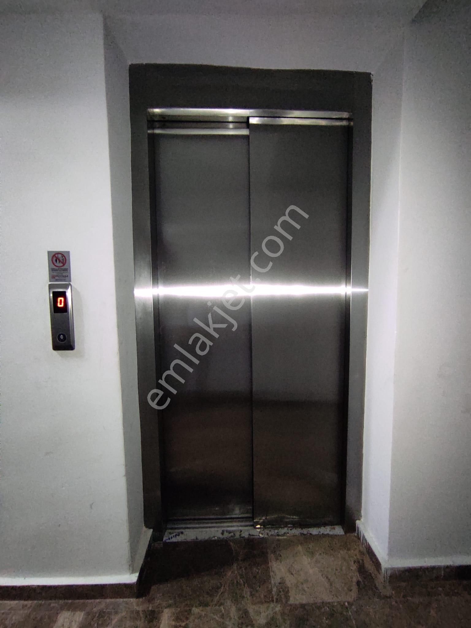 Yenidoğan Da Havuzlu Açık Otoparklı Az Katlı Sitede 1+1 Eşyalı - Görsel 17