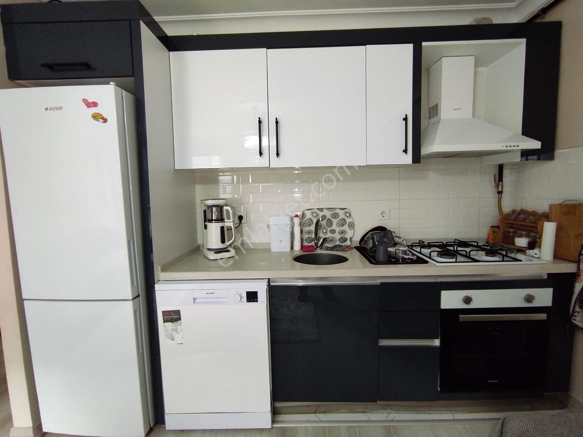 Yenidoğan Da Havuzlu Açık Otoparklı Az Katlı Sitede 1+1 Eşyalı - Görsel 27