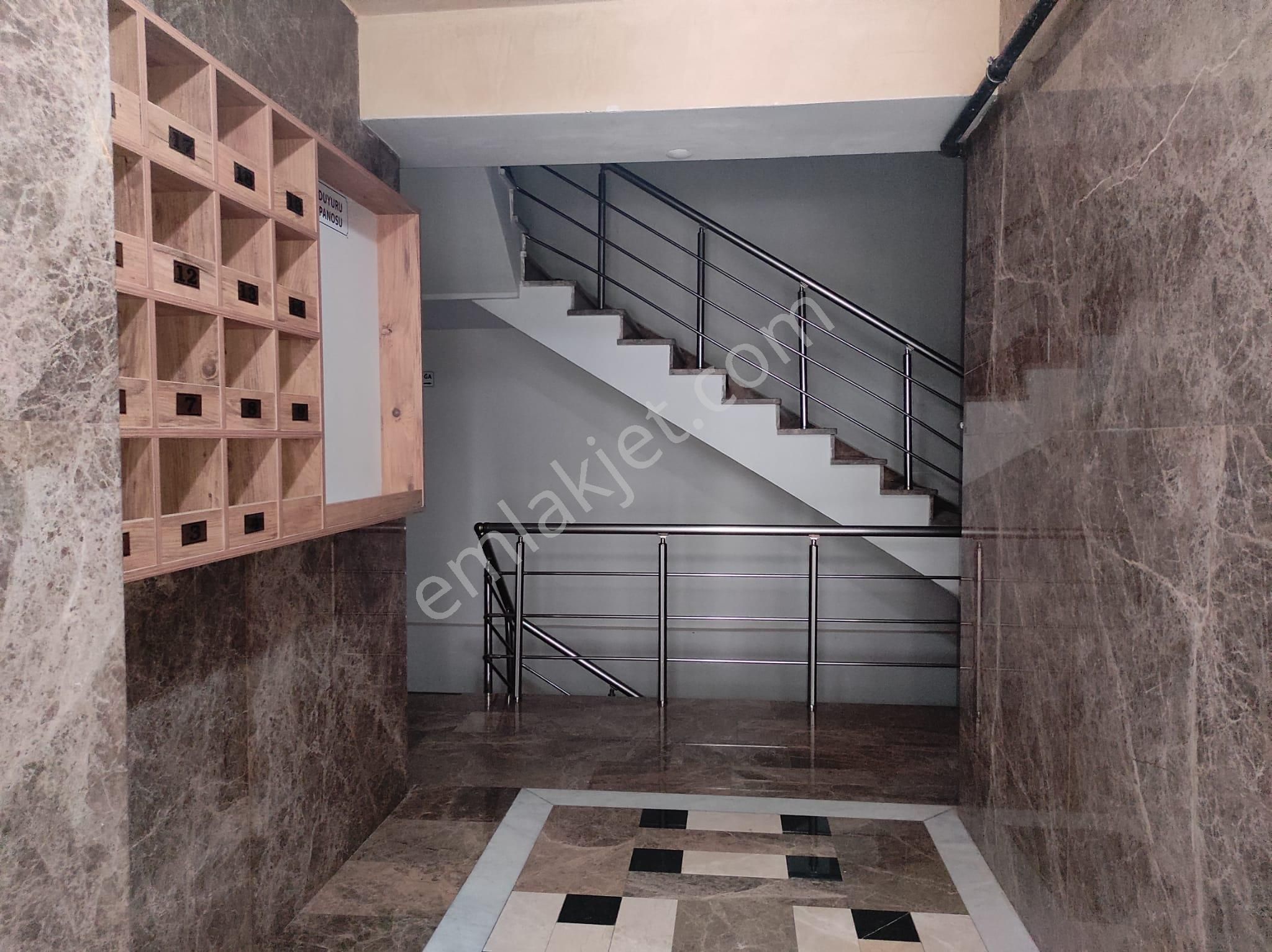 Yenidoğan Da Havuzlu Açık Otoparklı Az Katlı Sitede 1+1 Eşyalı - Görsel 15