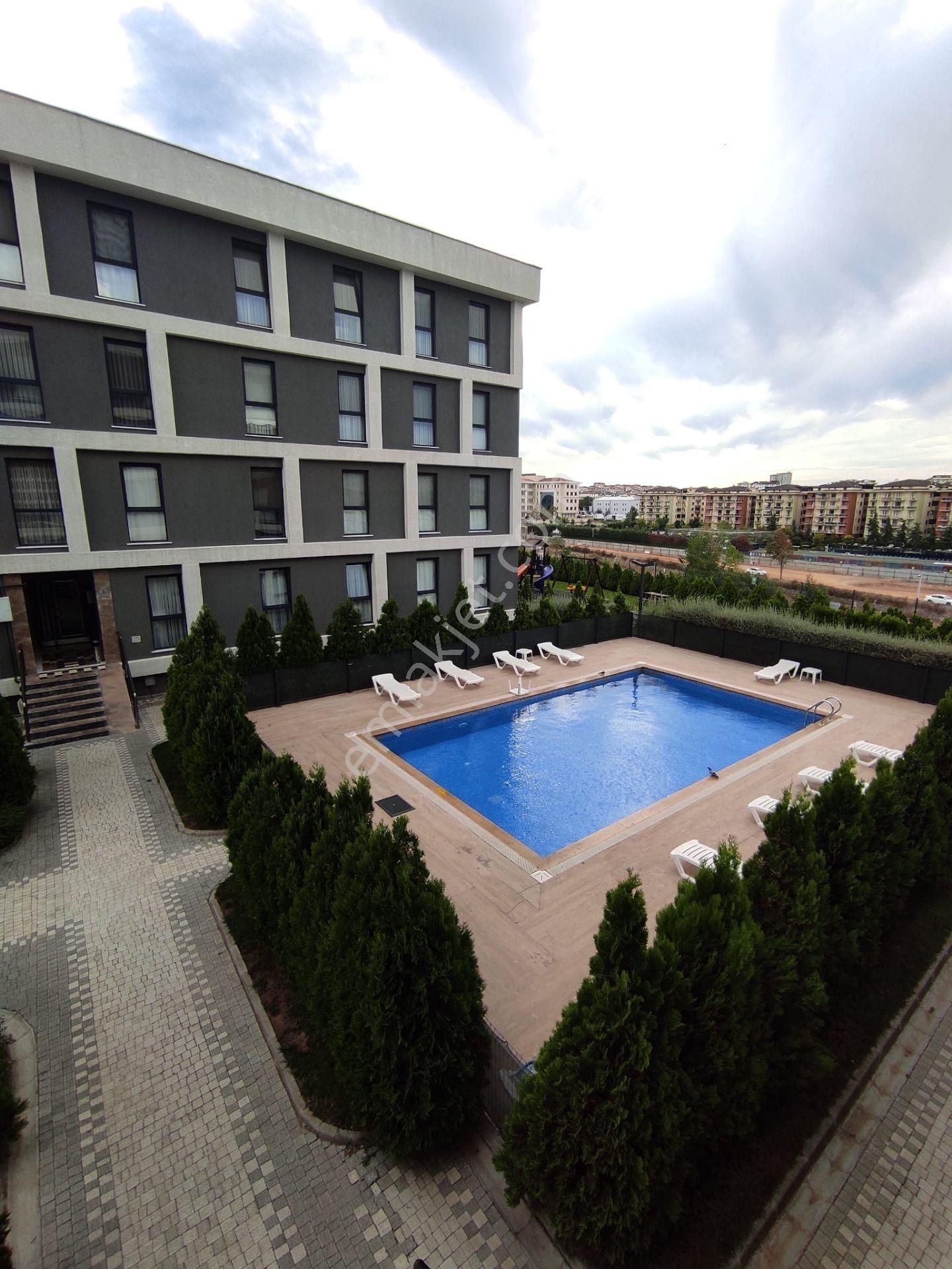 Yenidoğan Da Havuzlu Açık Otoparklı Az Katlı Sitede 1+1 Eşyalı - Görsel 12