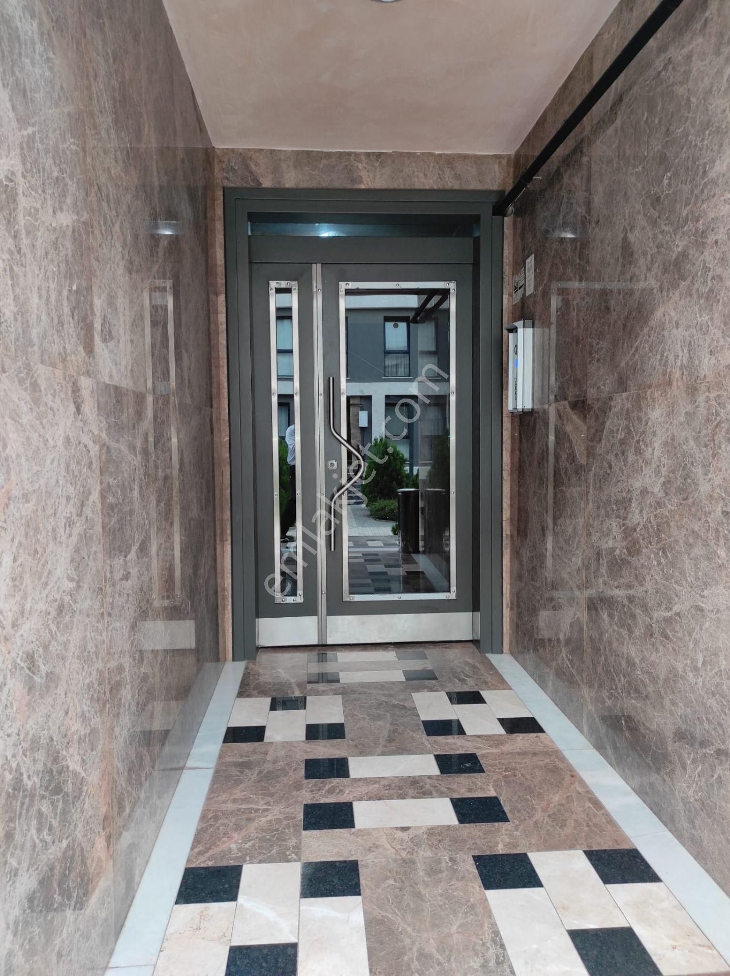 Yenidoğan Da Havuzlu Açık Otoparklı Az Katlı Sitede 1+1 Eşyalı - Görsel 14