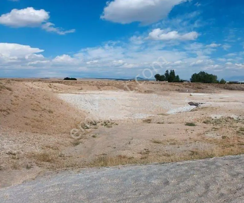 Bm"den Van Erçişte 53.000m2 Yol Kenarı Düz Tarla