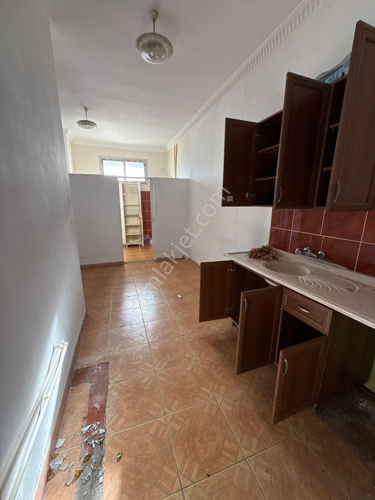 Bolkar Emlaktan Hürriyette 70 M² Cadde Cepheli Satılık Dükkan - Görsel 4