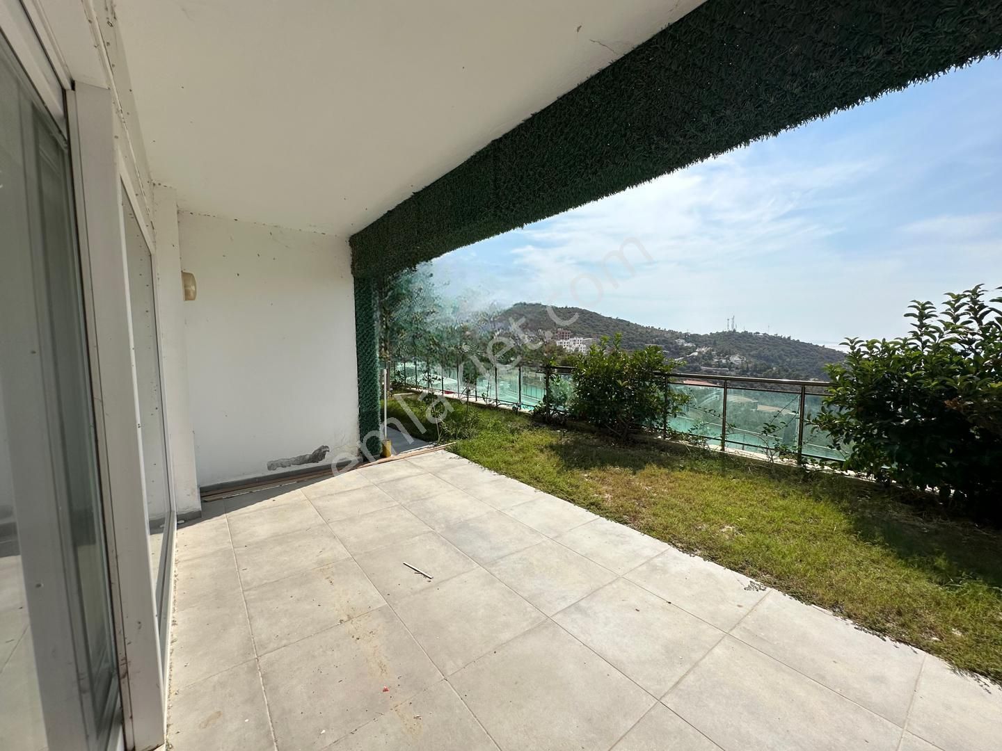 Eşsiz Manzarasıyla Havuzlu Sitede 3+1 Bahçe Katı Dubleks Daire - Görsel 4