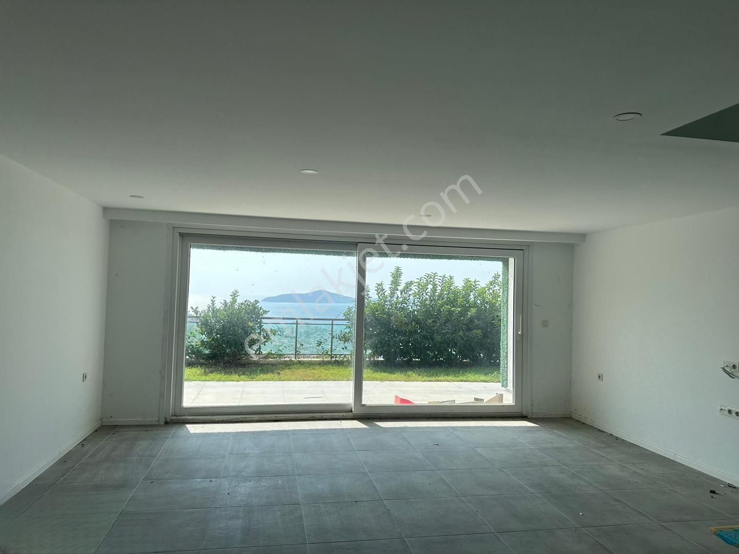 Eşsiz Manzarasıyla Havuzlu Sitede 3+1 Bahçe Katı Dubleks Daire - Görsel 6