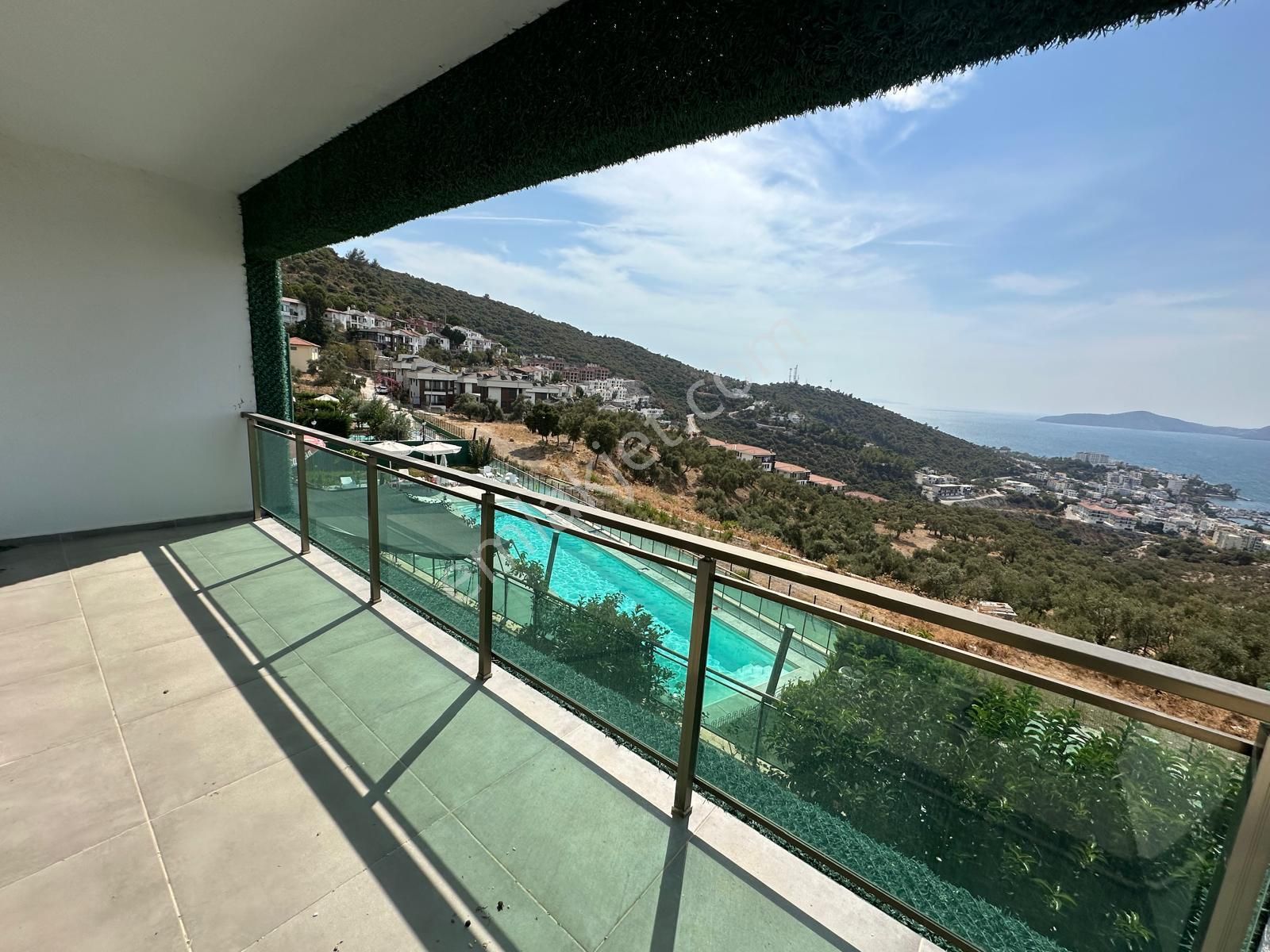 Eşsiz Manzarasıyla Havuzlu Sitede 3+1 Bahçe Katı Dubleks Daire - Görsel 15