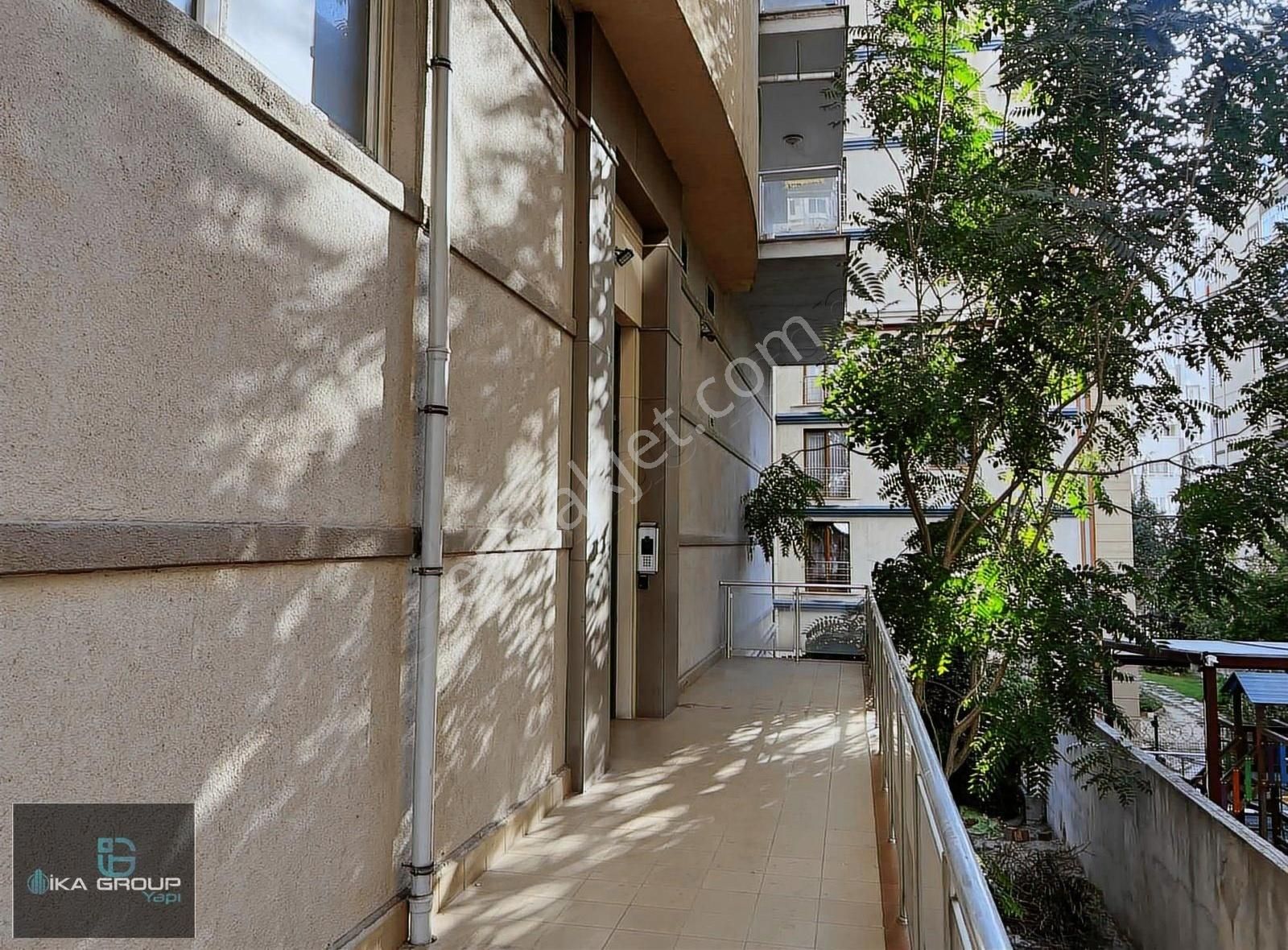 Site İçerisinde Metrobüse 2dk 2+1 170 M2 Teraslı Lüks Daire - Görsel 32