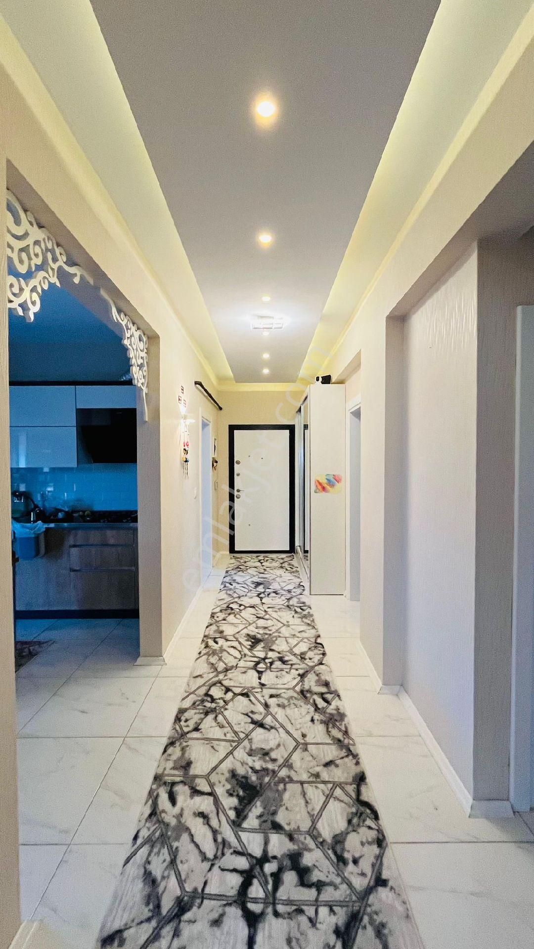 Uca'dan Petunya Sitesin De 3+1 Garajlı Satılık Daire! - Görsel 18