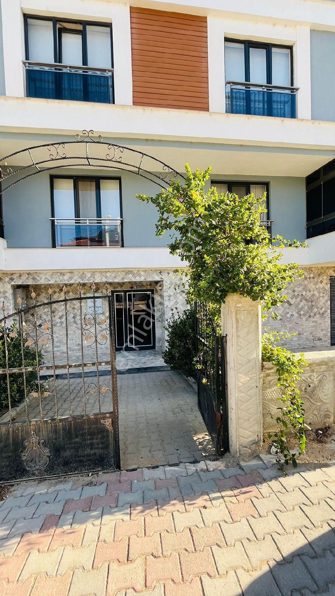 Uca'dan Petunya Sitesin De 3+1 Garajlı Satılık Daire! - Görsel 3