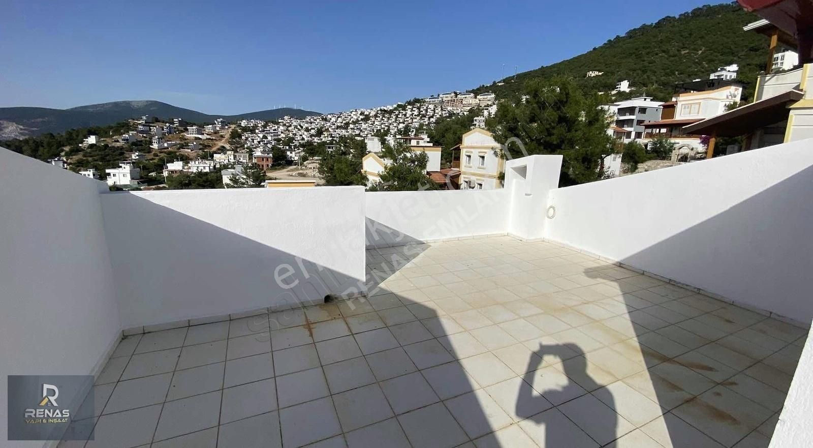 Didim Akbük'te Deniz Manzaralı Geniş Bahçeli Müstakil Villa - Görsel 17