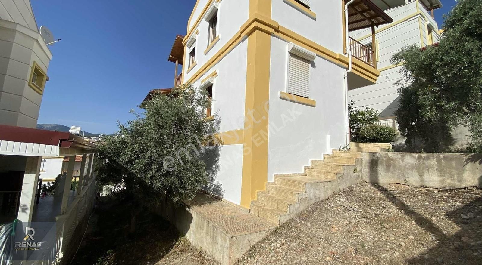 Didim Akbük'te Deniz Manzaralı Geniş Bahçeli Müstakil Villa - Görsel 11