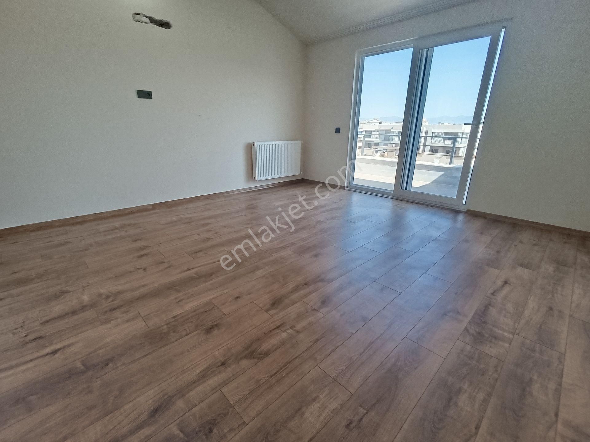 Bahçeyaka'da Satılık Havuzlu 3 Katlı Villa - Görsel 33