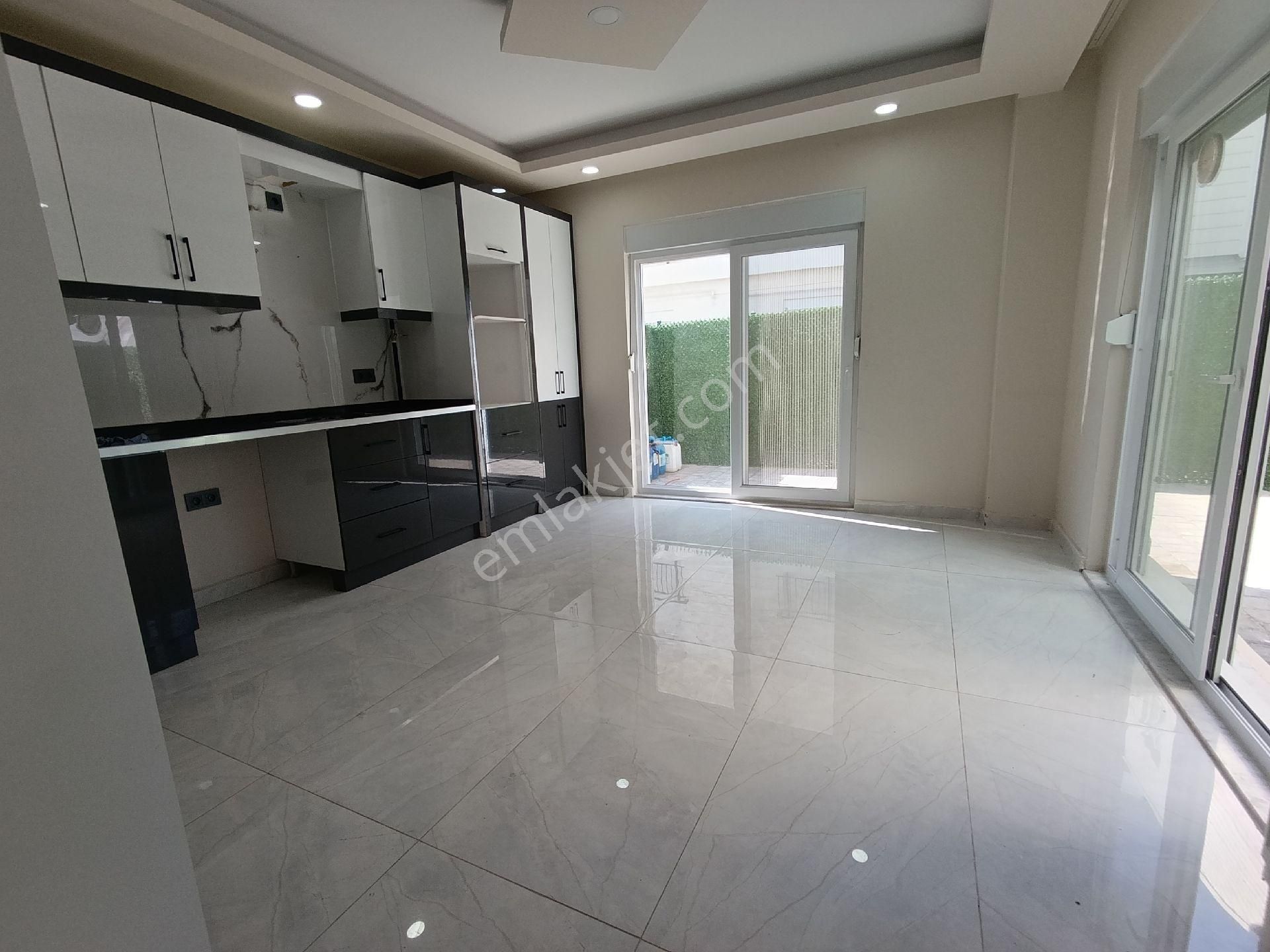 Bahçeyaka'da Satılık Havuzlu 3 Katlı Villa - Görsel 18