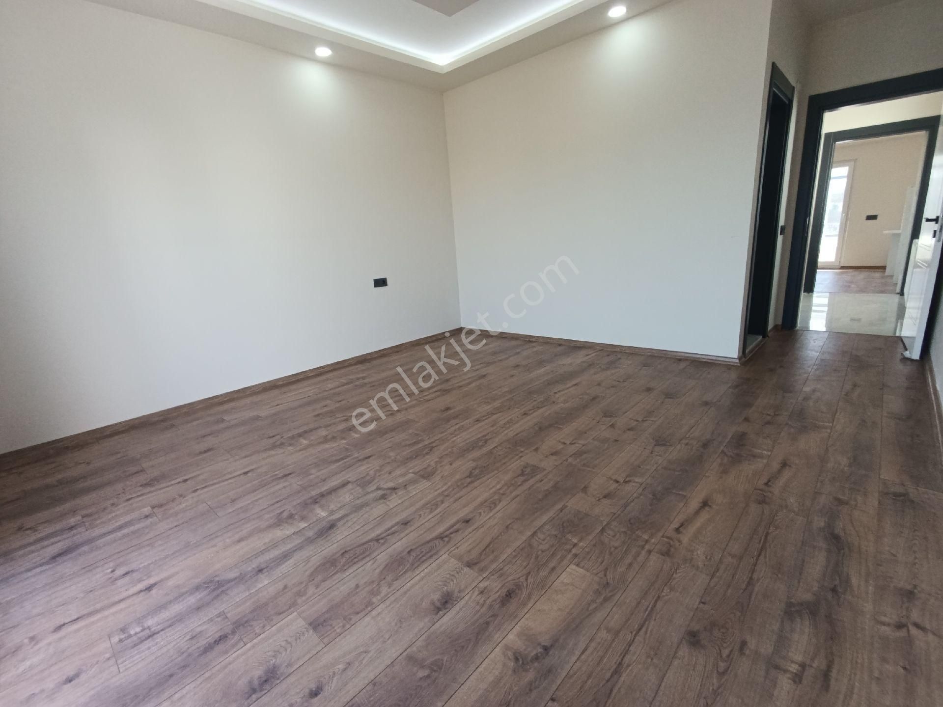 Bahçeyaka'da Satılık Havuzlu 3 Katlı Villa - Görsel 32