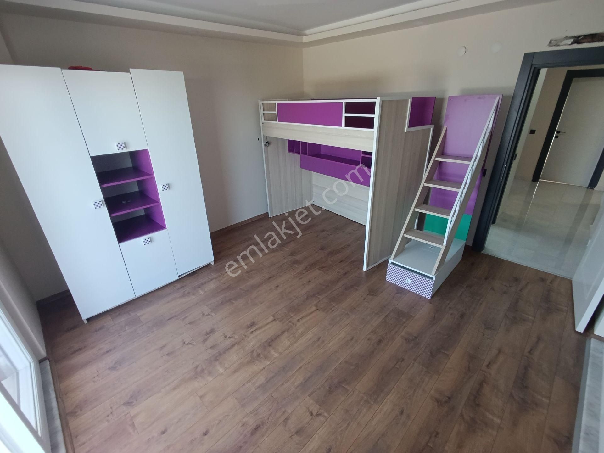 Bahçeyaka'da Satılık Havuzlu 3 Katlı Villa - Görsel 24