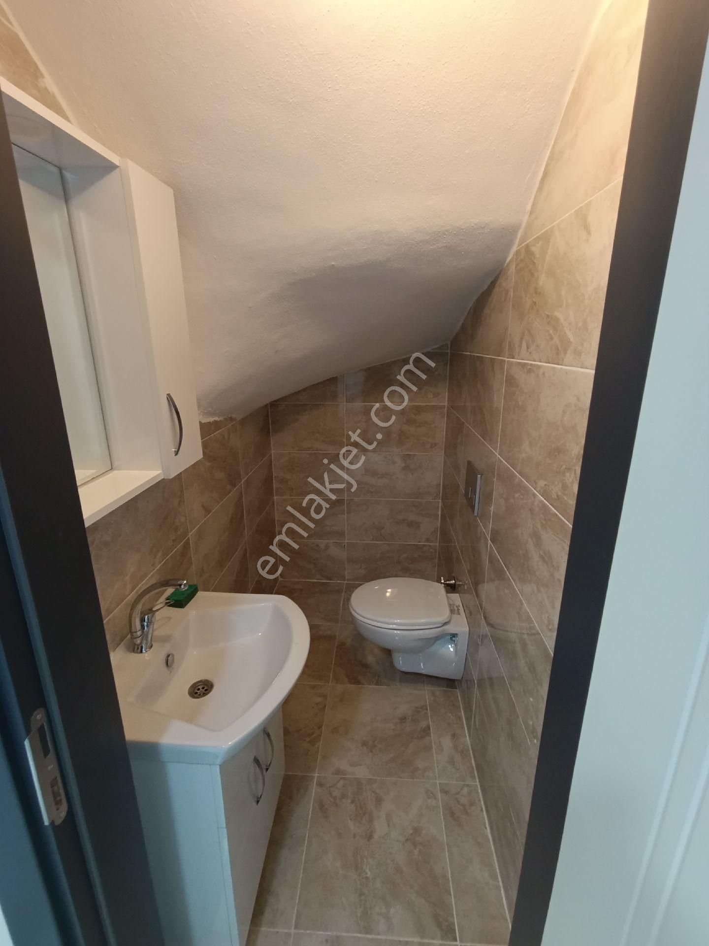 Bahçeyaka'da Satılık Havuzlu 3 Katlı Villa - Görsel 16