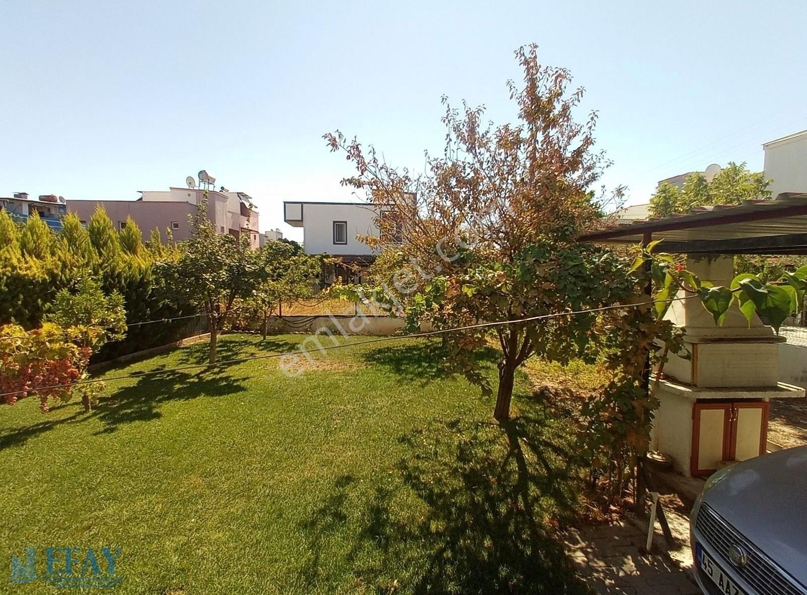 Geniş Bahçeli,bitişik Nizam Villa.