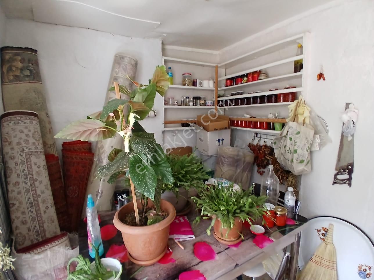 Akçay Emlak'tan Akşehir Anıt Meydanı Civarında İçi-dışı Komple Bakımlı Satılık Müstakil Ev - Görsel 12