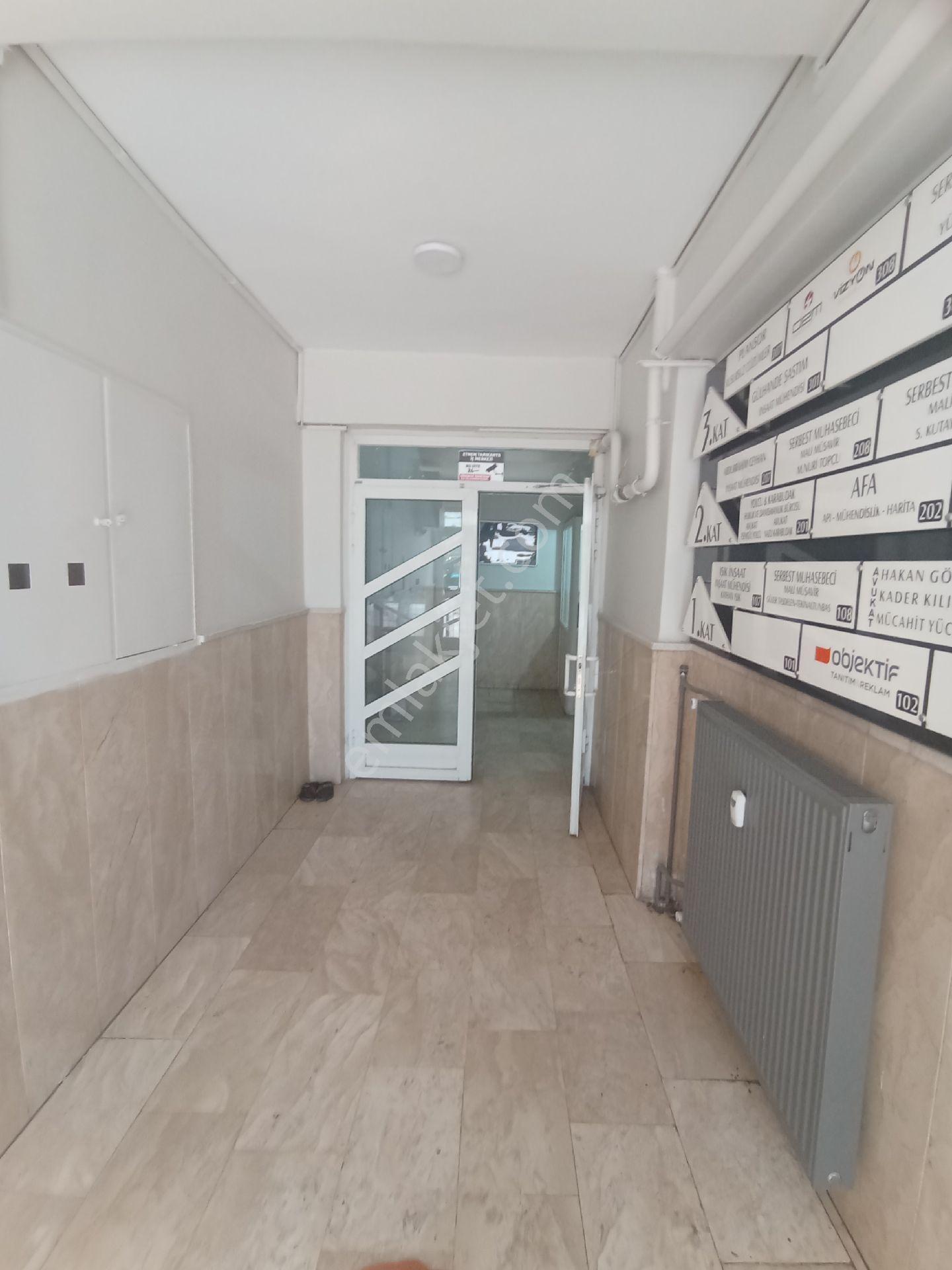 Sivas Yıldız Gayrımenkul'den Bankalar Caddesi Kiralık 1+1 Ofis (asansörlü) - Görsel 6