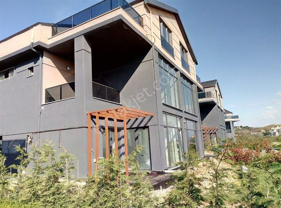 Mudanya Bademli'de Satılık 500 M2 Bahçeli Manzaralı Villa - Görsel 3