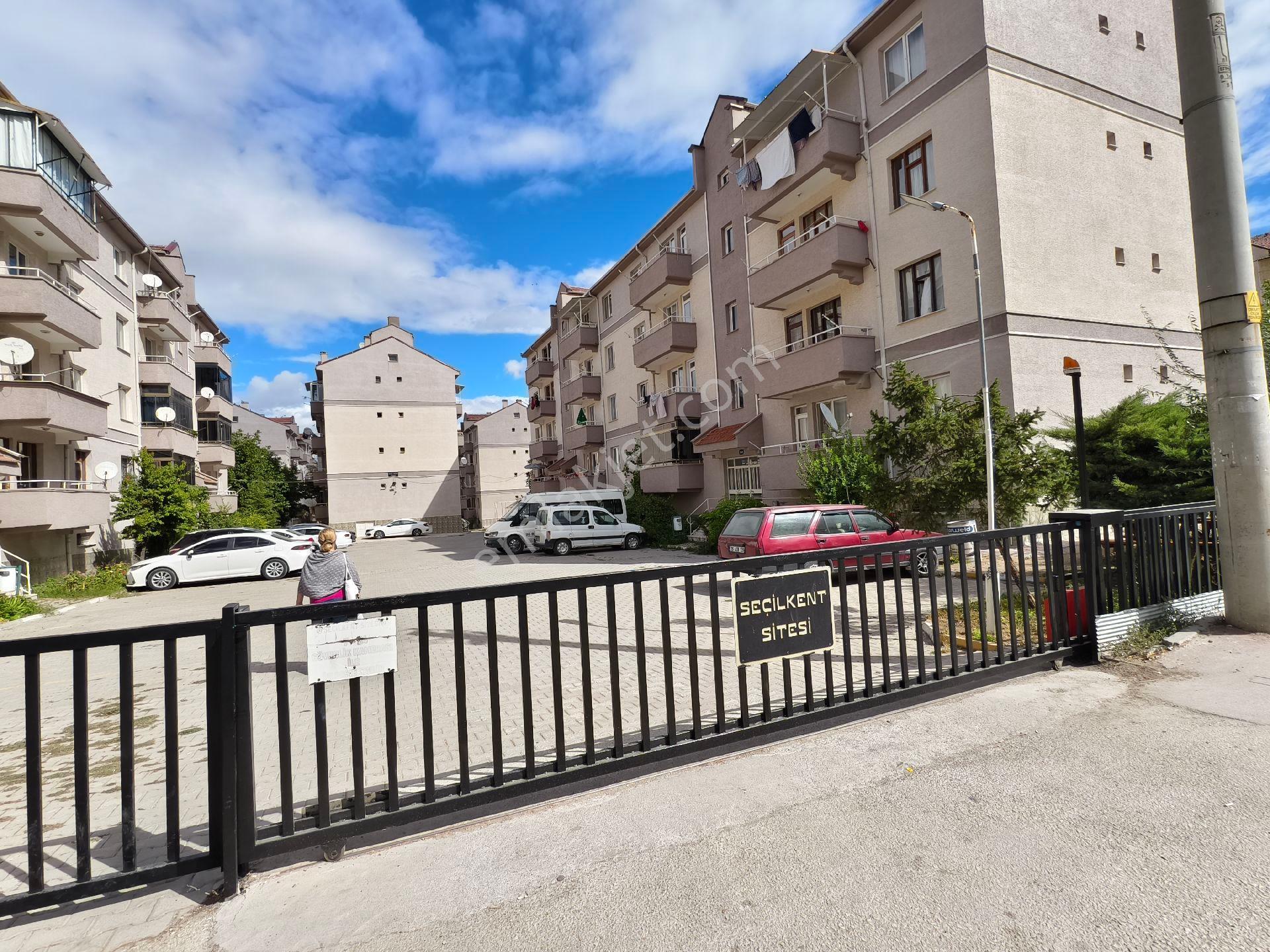 Pera'dan Borsa Cd.si Yakını Site İçerisinde Kiralık 3+1 Daire - Görsel 2