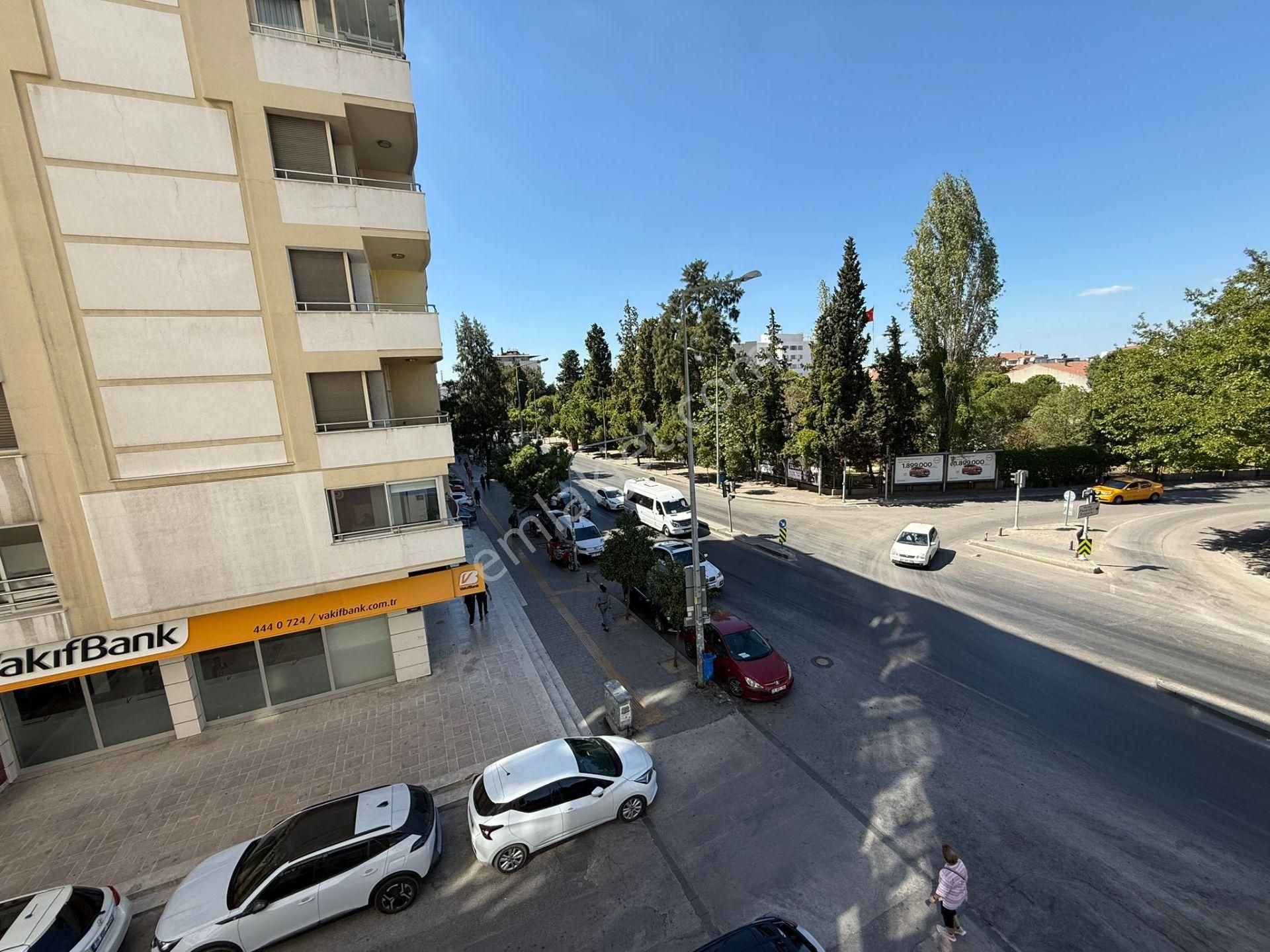 İnönü Cad Üzerinde Otoparklı Asansörlü 4+1 220 M² Satılık Daire - Görsel 7