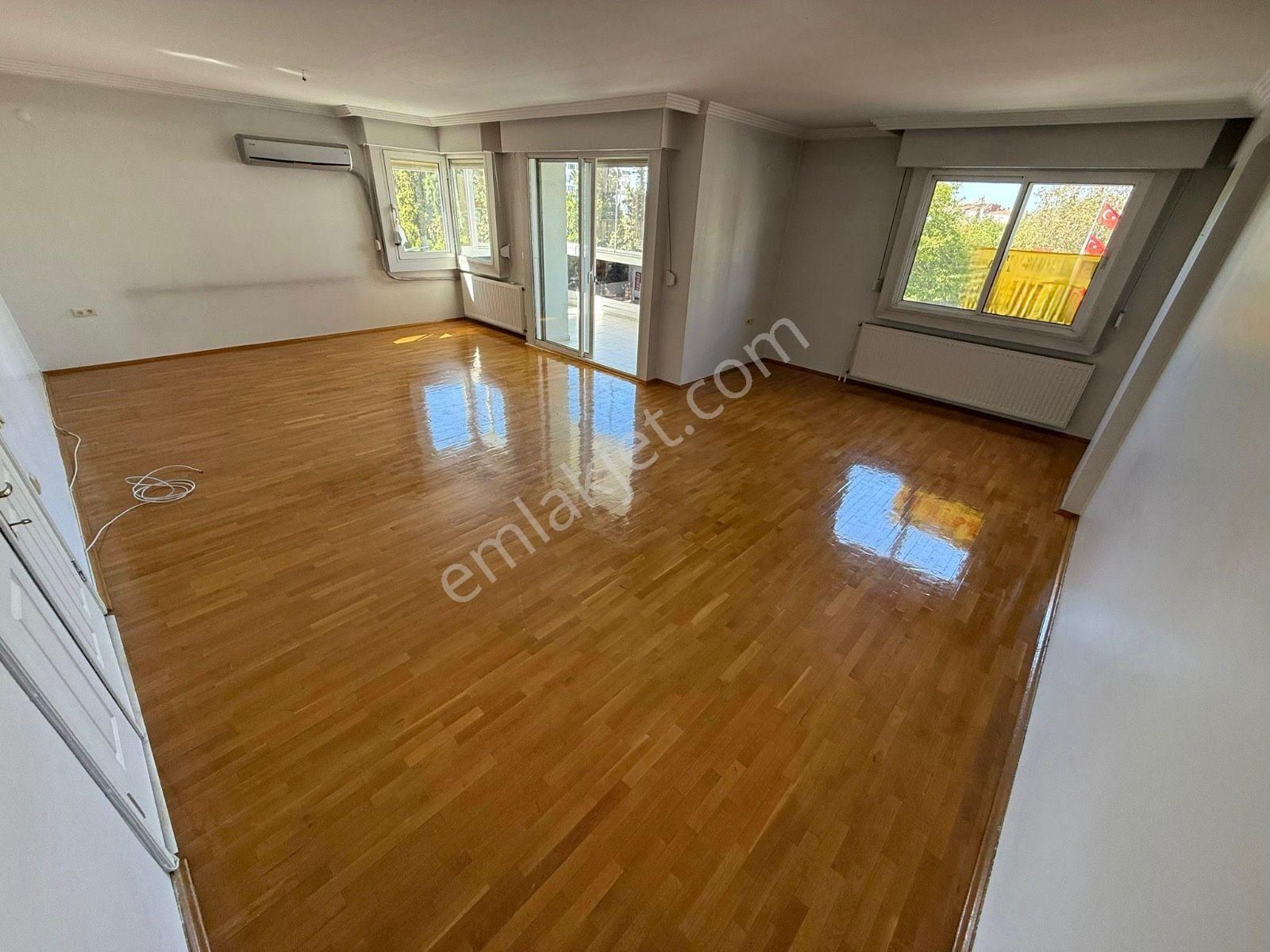 İnönü Cad Üzerinde Otoparklı Asansörlü 4+1 220 M² Satılık Daire - Görsel 2