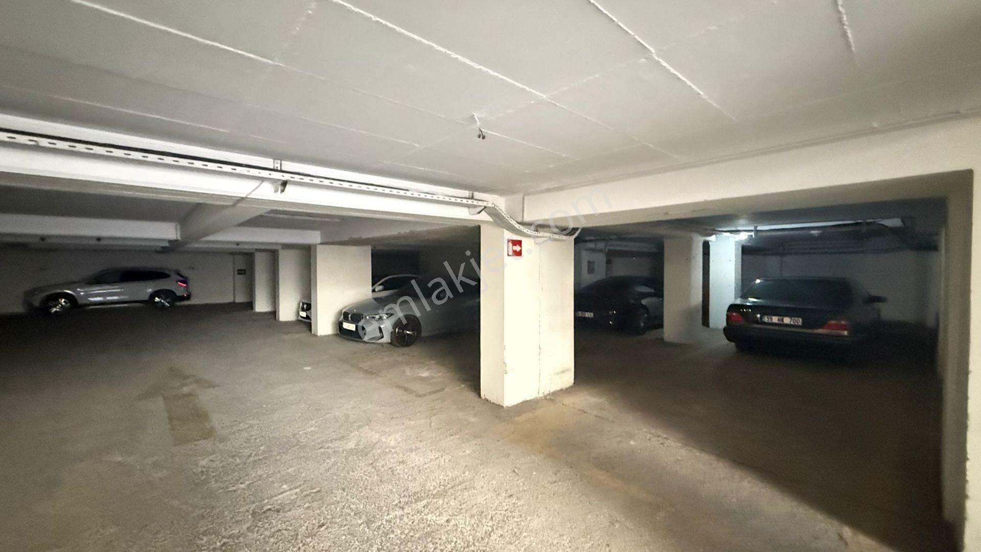 İnönü Cad Üzerinde Otoparklı Asansörlü 4+1 220 M² Satılık Daire - Görsel 35